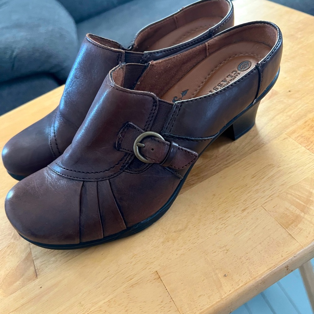 Earth Spirits Classics Emily Leather Heels Clog Mules size 9